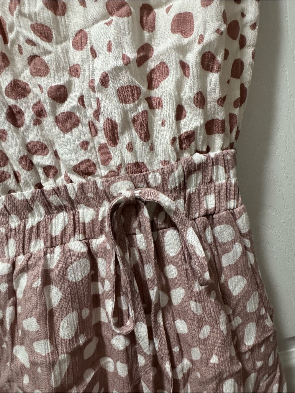 Sleeveless V-Neck Polka Dot Romper in Dusty Rose and White - Picture 4 of 6